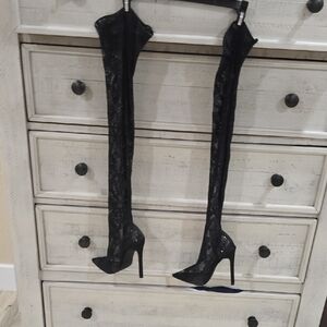 Sleek Black Over the Knee Boots with Timeless Elegance